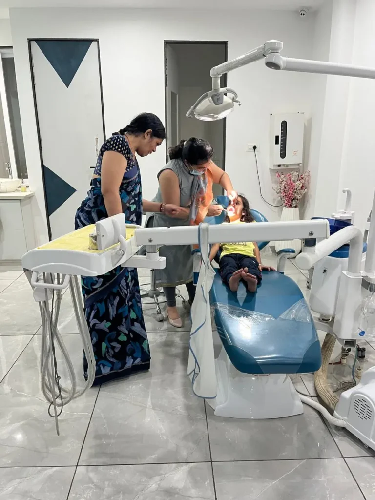best dental clinic near bengali square indore
